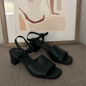 - Forest Green Block Heel Sandal EUC